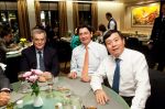 Στο επίσημο γεύμα προς τιμήν του Κινέζου Πρέσβη κ. Du Qiwen, οι κ.κ. Π. Βέττας της Attica Group και ο κ. Γιάννης Βαρδινογιάννης της ΑΝΕΚ.